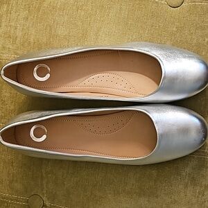 Journee collection slip-on silver sz 12